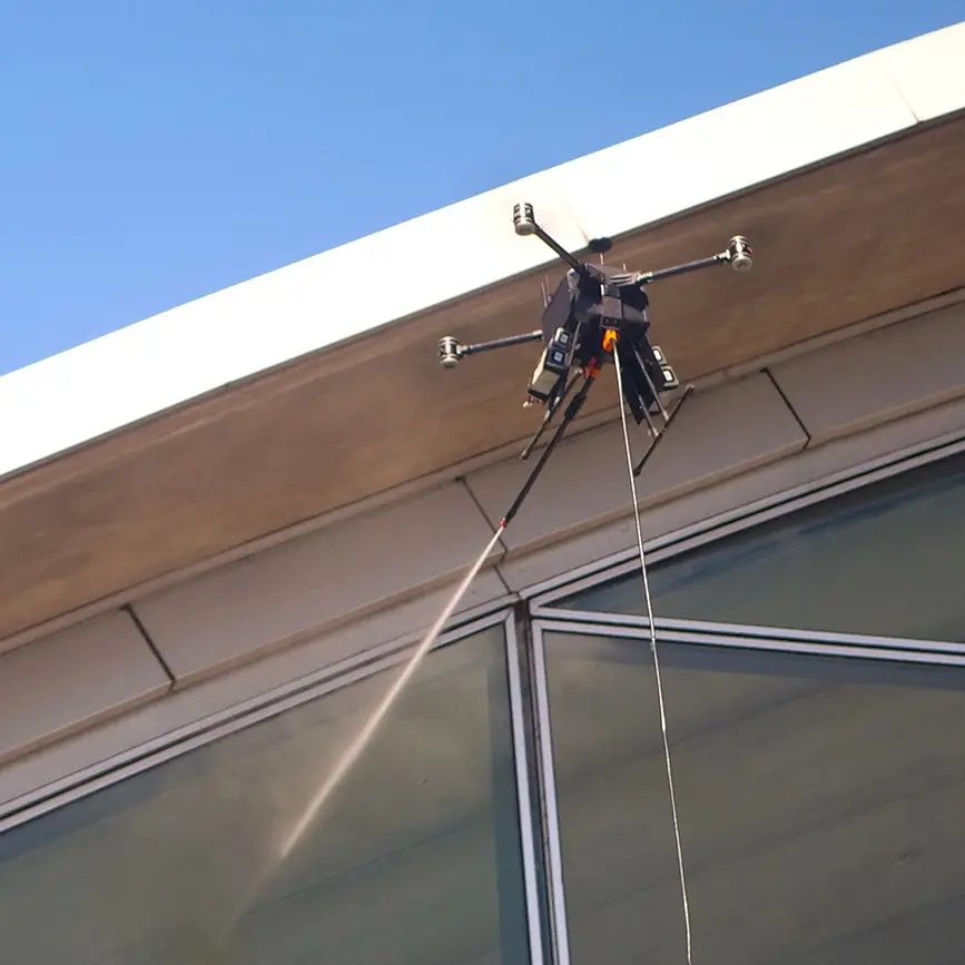 Aspira AC 4.2 Drone Cleaning Windows